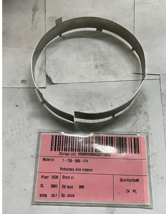 Refractory disk retainer